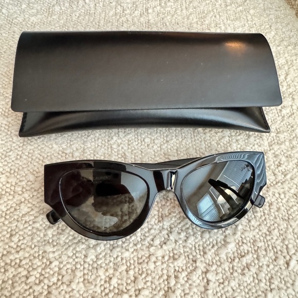 Saint Laurent SL M94
Black Sunglasses with Gold Accent YSL - Picture 7 of 15